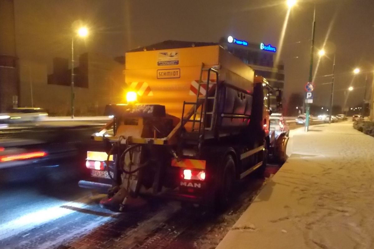 Sprzęt do odśnieżania wyjechał na poznańskie ulice