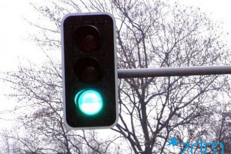 Po wypadku zniszczona sygnalizacja na skrzyżowaniu ul. Kurpińskiego i Obornickiej