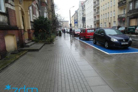 Nowy chodnik na ul. Matejki. Ze środków ze strefy parkowania