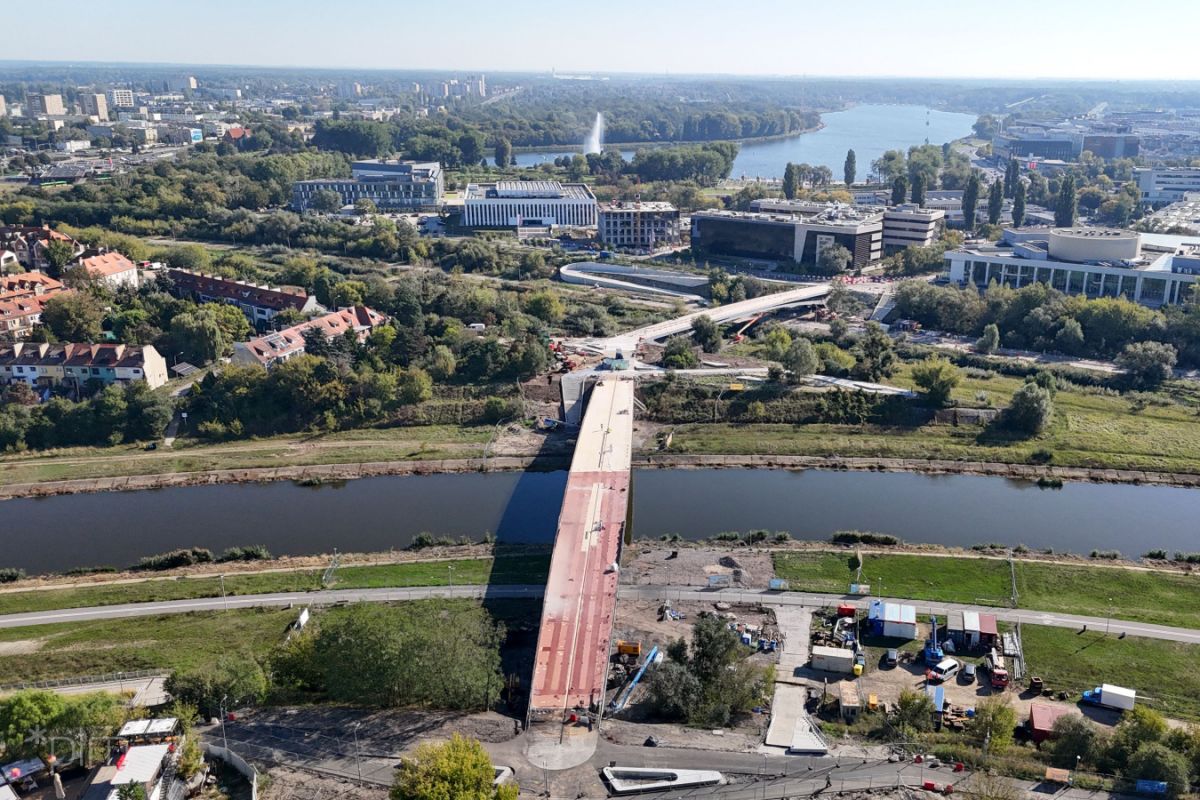 Rozpoczyna się montaż balustrad na mostach pieszo-rowerowych. fot.PIM