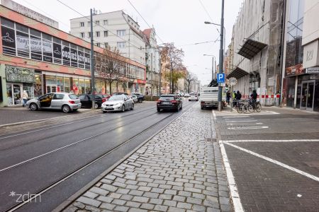 Dodatkowe przejście, wyremontowany chodnik i zieleń