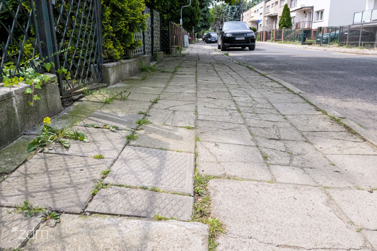 chodnik na ulicy Rodziewiczówny