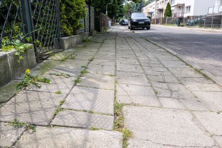 chodnik na ulicy Rodziewiczówny