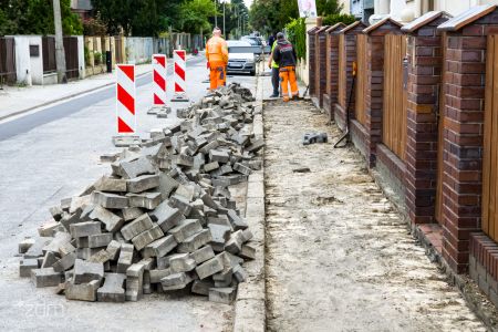 Odnawiamy chodnik na ulicy Grodziskiej