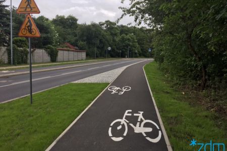 Rozdzielony ruch rowerowy od pieszego i samochodowego