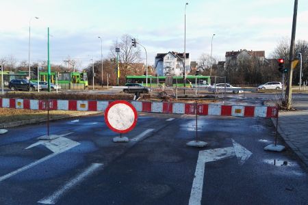 Zamknięty wyjazd z os. Piastowskiego