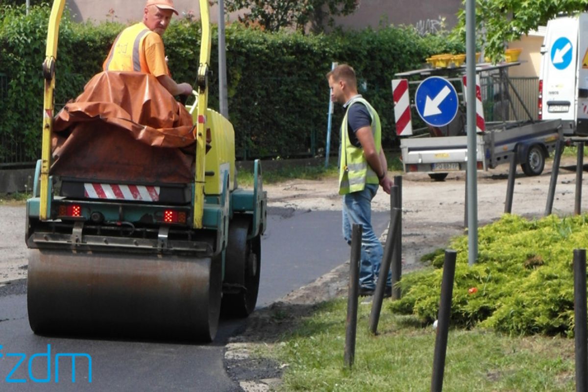 Budujemy chodnik i naprawiamy nawierzchnię