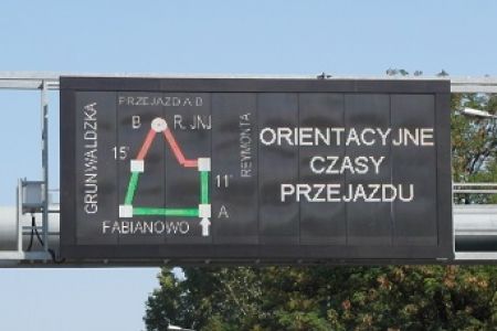 Montaż tablicy zmiennej treści. Prosimy by nie parkować