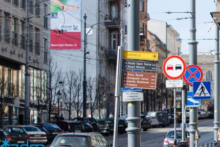 Malowanie słupów trakcyjnych. Zwężenia na ul. Podgórnej