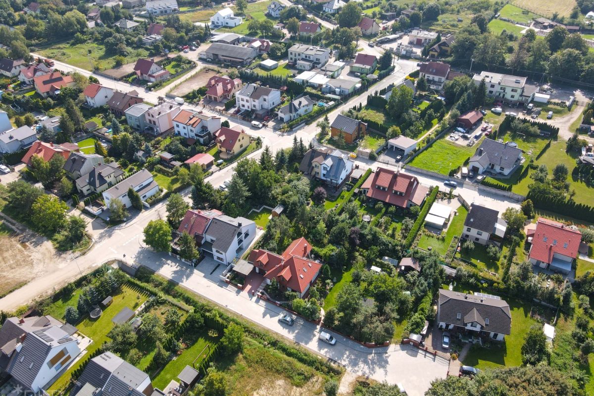 Ulice Glinienko, Janowo, Drogocin i Knyszyn widziane z perspektywy lotu ptaka. Oprócz ulic są domy i zieleń