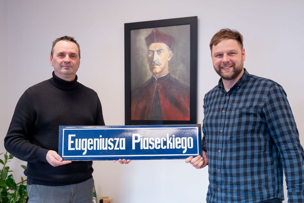 Emaliowane tablice rozdane!