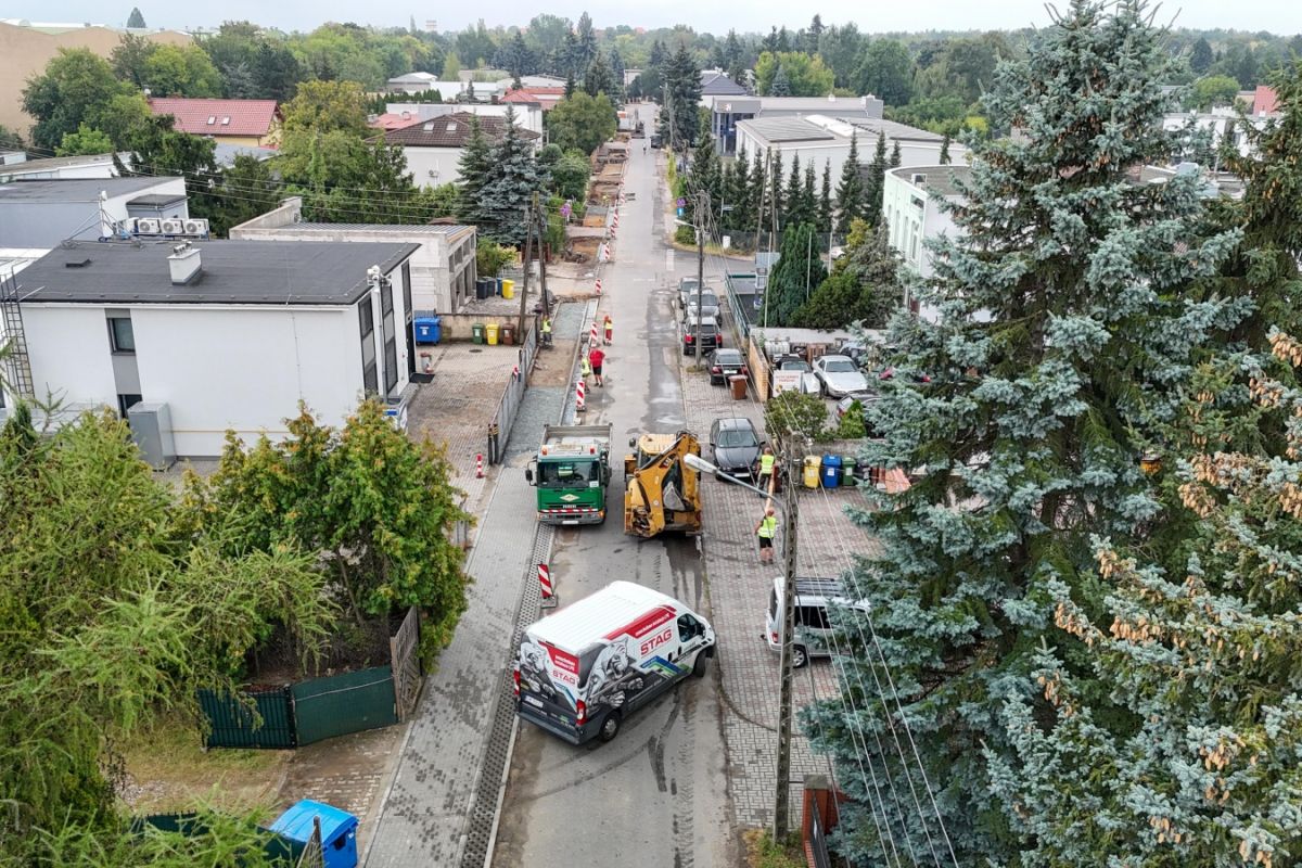 Ulica Czarnkowska zyskuje wygodny chodnik