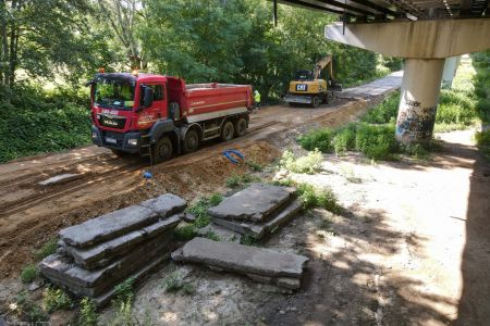 Maszyny budowlane podczas prowadzenia robót ziemnych Maszyny budowlane podczas prowadzenia robót ziemnych