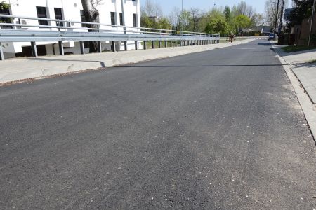 Ulica Czarna Rola z nową jezdnią, chodnikiem i odwodnieniem