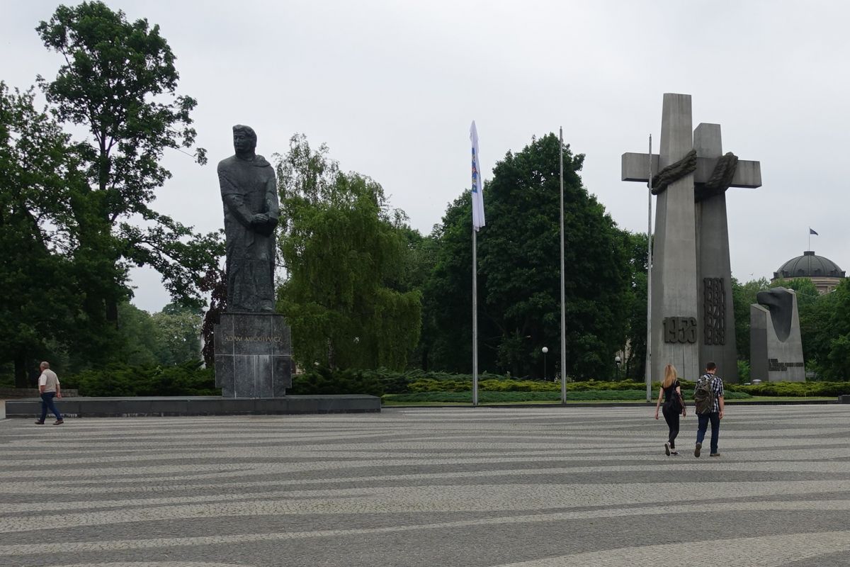 Plac Adama Mickiewicza bez samochodów