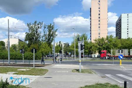 Sygnalizcja akustyczna na skrzyżowaniu Al. Solidarności i ul. Rylejewa