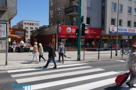 Solarne słupki przy przejściu dla pieszych