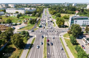 Skrzyżowanie ul. Piątkowskiej z Alejami Solidarności widziane z lotu ptaka