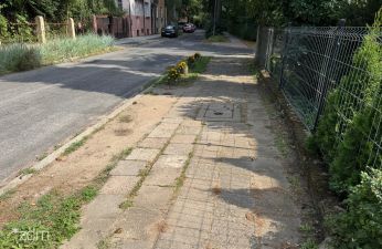 Chodnik na ulicy Podolskiej do remontu. fot. Bartosz Szczepaniak / ZDM