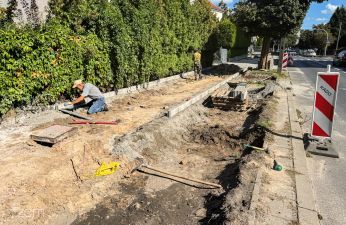 Trwa remont chodnika na ul. Palacza. fot. Bartosz Szczepaniak / ZDM