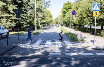 Systematycznie, zwłaszcza w okresie wakacyjnym, prowadzone są przez ZDM i MIR przeglądy w rejonie szkół i realizowane są prace poprawiające bezpieczeństwo dzieci. fot. Bartosz Jankowski / ZDM