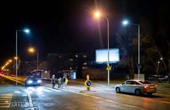 W ostatnich latach duży nacisk postawiono na doświetlanie przejść przez jezdnie. ZDM podpisał w tym roku umowy na wykonanie doświetleń w 36 lokalizacjach. fot. Bartosz Jankowski / ZDM
