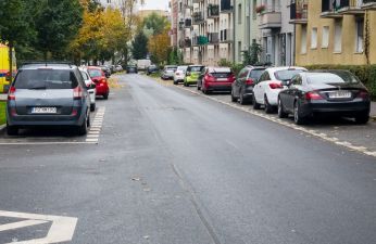 Nowa nawierzchnia na ul. Dmowskiego już gotowa. fot. Bartosz Jankowski / ZDM