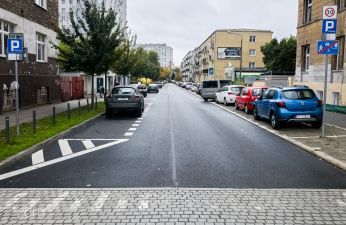 Nowa nawierzchnia na ul. Dmowskiego już gotowa. fot. Bartosz Jankowski / ZDM