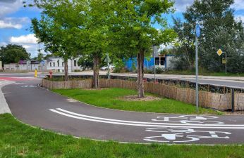 Droga rowerowa i skwer z zielenią w rejonie ul. Miedzianej. fot. PIM