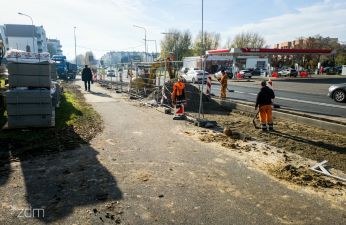 Plac budowy z ekipą pracującą