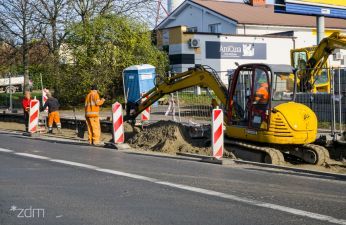 Plac budowy widziany z bocznej perspektywy