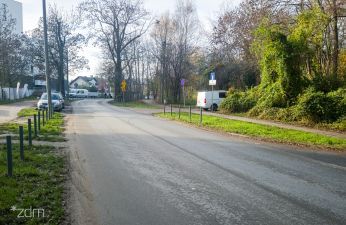 Miejsce, gdzie zostanie wybudowane wyniesione przejście dla pieszych przez ul. Hawelańską. fot. Bartosz Jankowski / ZDM