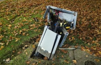 Zniszczony sterownik sygnalizacji świetlnej. fot. ZDM