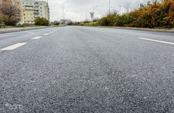 Nowa nawierzchnia poprawia bezpieczeństwo i komfort podróży. fot. Bartosz Szczepaniak / ZDM