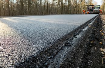 W ostatnich dniach wykonawca prowadził prace polegające na układaniu warstwy ścieralnej. fot. Bartosz Jankowski / ZDM