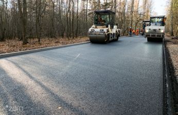 W ostatnich dniach wykonawca prowadził prace polegające na układaniu warstwy ścieralnej. fot. Bartosz Jankowski / ZDM