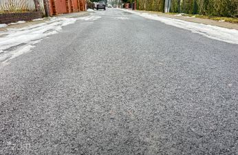 Ulica Notecka z nową nawierzchnią i chodnikiem. fot. Bartosz Szczepaniak / ZDM
