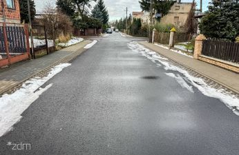 Ulica Notecka z nową nawierzchnią i chodnikiem. fot. Bartosz Szczepaniak / ZDM