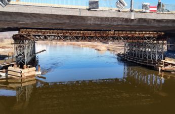 Podpory tymczasowe pod mostem. fot. PIM