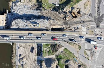 Trwają prace rozbiórkowe północnej nitki Mostu Chrobrego. fot. PIM