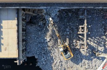 Trwają prace rozbiórkowe północnej nitki Mostu Chrobrego. fot. PIM