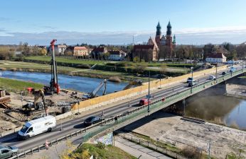 Trwają prace rozbiórkowe północnej nitki Mostu Chrobrego. fot. PIM