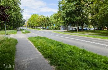 Przez ul. Stróżyńskiego powstanie nowe przejście dla pieszych. fot. Bartosz Jankowski / ZDM