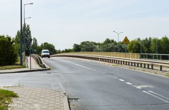 Wymiana nawierzchni jezdni na wiadukcie nad autostradą A2. fot. Bartosz Jankowski / ZDM
