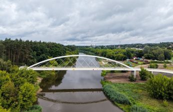 Można już korzystać z nowej przeprawy nad Wartą na północy stolicy Wielkopolski. To inwestycja ważna dla mieszkańców i mieszkanek metropolii. Połączyła ona Czerwonak z Poznaniem. fot. UMP