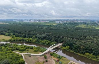 Można już korzystać z nowej przeprawy nad Wartą na północy stolicy Wielkopolski. To inwestycja ważna dla mieszkańców i mieszkanek metropolii. Połączyła ona Czerwonak z Poznaniem. fot. UMP