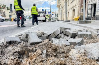 Zieleń zajmie część szerokiego chodnika na ul. Zeylanda. fot. Bartosz Szczepaniak / ZDM