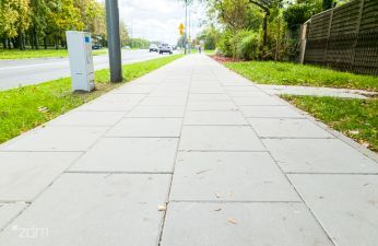 Przebudowany chodnik wzdłuż ul. Stróżyńskiego. fot. Bartosz Jankowski / ZDM