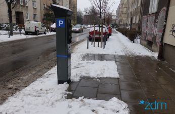 ul. Wojskowa - w tym miejscu parkowanie będzie dozwolone wyłącznie na jezdni
