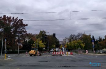 Kolejny etap prac na skrzyżowaniu ulic Hetmańskiej i Dmowskiego